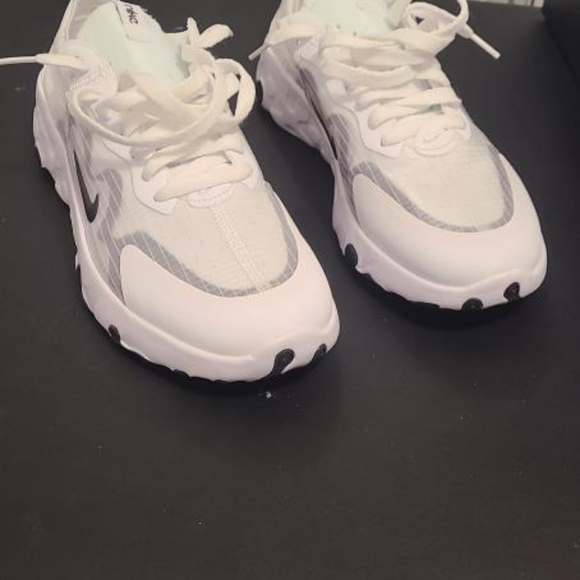 Nike Mens sneakers size9US - Picture 2 of 3